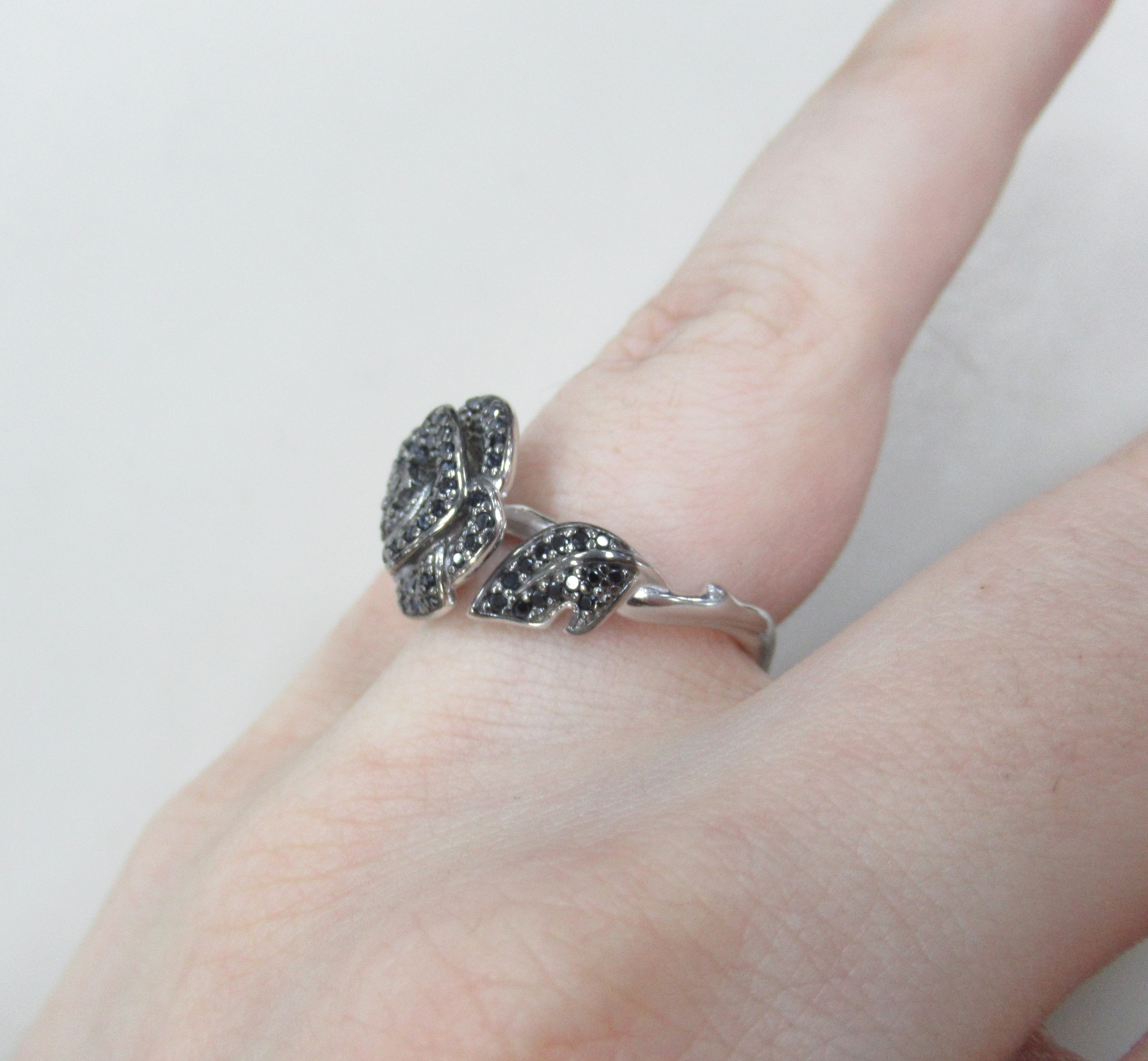 Серебряное кольцо со шпинелью "Роза"